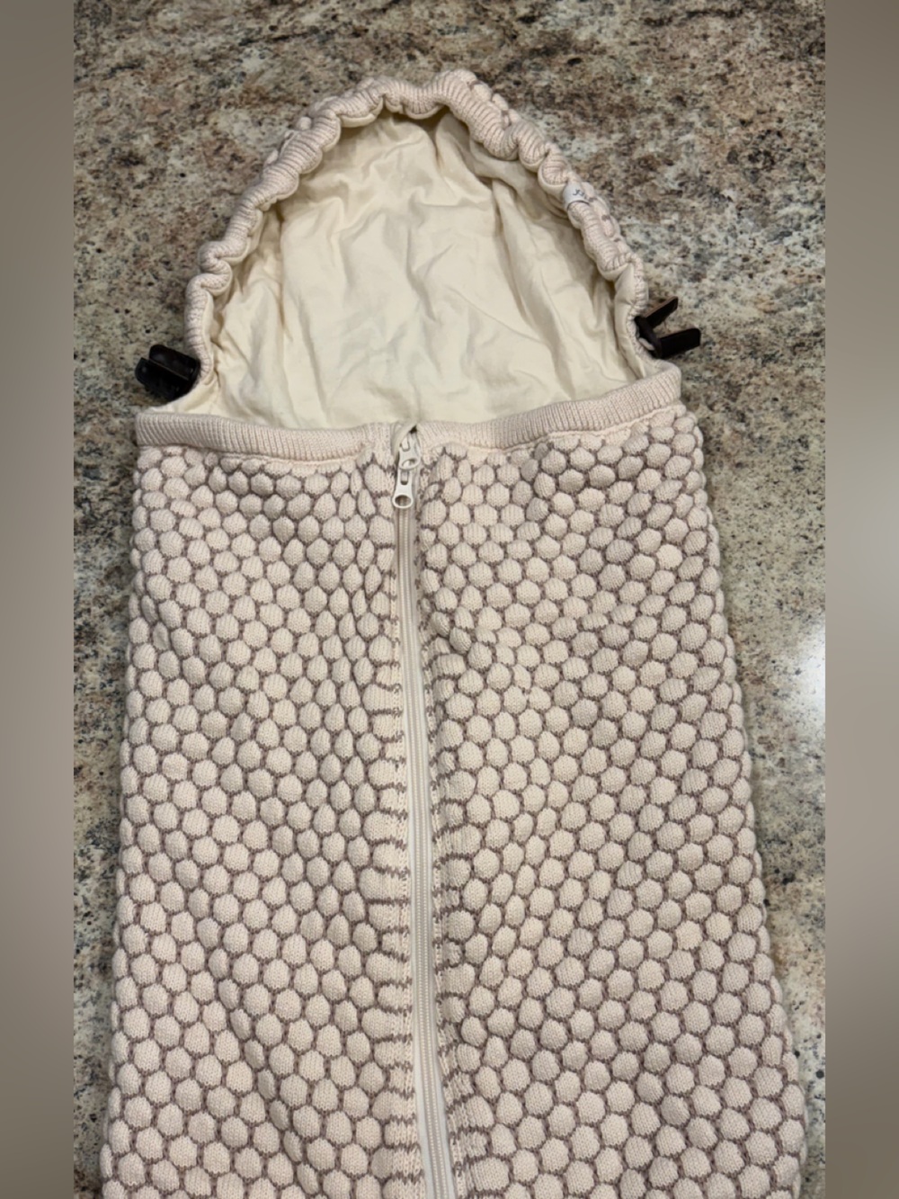 Joolz Essential Honeycomb Nest in Off White for Baby